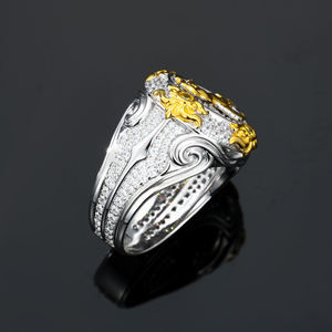 Anillo de Sello de Lujo para Hombre en Plata S925 con Baño de Oro de 18K, Diseño de Caballo, Diamante Natural de Corte Brillante Redondo, Color G, Joyería de Regalo - Product Image 2