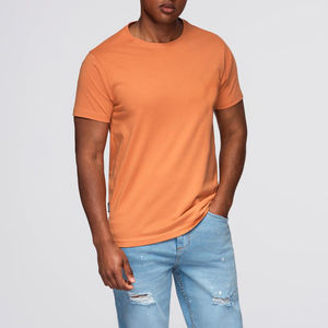 เสื้อยืดผู้ชายทรงเข้ารูป ระบายอากาศได้ดี เป็นมิตรกับสิ่งแวดล้อม ปี 2026 คุณภาพดีที่สุด พร้อมพิมพ์โลโก้ตามสั่ง สีพื้นเรียบ ราคาถูก - Product Image 3