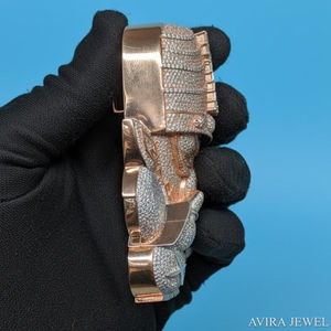 จี้เพชรโมอิสซาไนต์ทรงฮิปฮอป ดีไซน์โดดเด่น ตัวเรือนเงินแท้ 925 ชุบทองคำขาวและทองชมพู สร้อยคอสำหรับทั้งชายและหญิง - Product Image 4