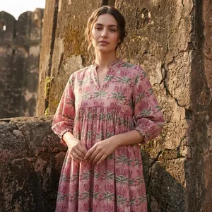 Robe midi en coton à imprimé floral rose vintage avec manches bouffantes, col en V, coupe ample, robe d'été décontractée pour femmes - Product Image 3
