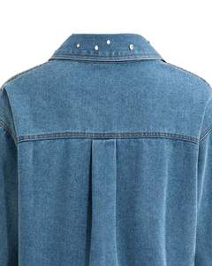 Chaqueta Vaquera Corta Azul Personalizada para Mujer con Botones Frontales y Pedrería, Manga Larga, Estilo Casual Urbano - Product Image 6