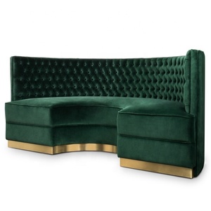 Sofá de cabina de restaurante de terciopelo verde en forma de U, asiento de banquete semicircular con respaldo copetudo para hotel y cafetería - Product Image 1