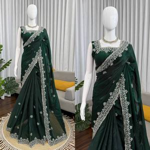 Sari vert émeraude en velours de soie, longueur ras du sol, séchage rapide, bordure florale perlée, style Banarasi, robe de mariée pour cérémonie - Product Image 1
