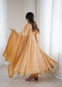 Conjunto de Vestido de Seda Fandy Premium con Lentejuelas y Dupatta – Colección Elegante para Fiestas - Product Image 5