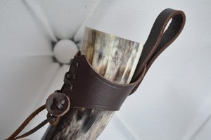 Cuerno Vikingo Clásico Medieval Tallado en Material Orgánico, Seguro para Alimentos, para Eventos Históricos, Cosplay de Caballeros y Celebraciones - Product Image 5