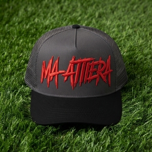 Gorra Trucker Gris para Hombre, con Logotipo Rojo Bordado Personalizado, Malla Trasera, Ajustable, Estilo Urbano - Product Image 5
