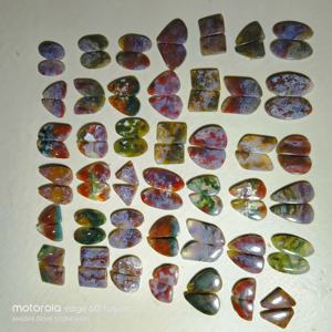 ต่างหูโมราแดงรูปทรงผสมผสาน พลอยธรรมชาติ มีสีเขียวผสม เกรด AA+ รับรองคุณภาพ ขนาด 20-45 มม. น้ำหนัก 8-12 กรัม สำหรับทำเครื่องประดับ - Product Image 3