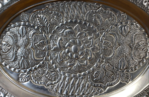Bandeja de Servir Ovalada de Metal Grabada a Mano Estilo Marroquí, Bandeja Decorativa de Latón Plateado Vintage para Té y Café con Asa - Product Image 3