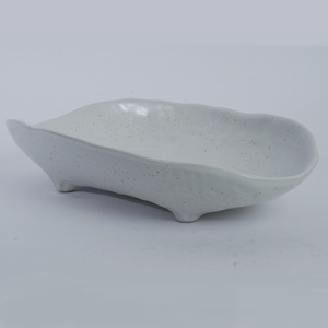Assiette de service ovale en céramique ondulée ivoire moucheté, design Japandi, faite à la main, passe au lave-vaisselle, pour restaurant, café, HORECA, vaisselle de table - Product Image 4