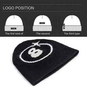 Bonnet en jacquard noir uni sans revers pour homme, personnalisable avec logo sur toute la surface, fabriqué par le fabricant - Product Image 4