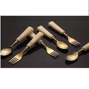 Ensemble de couverts en métal avec manche en résine pour la restauration à domicile, hôtels et restaurants - Product Image 5