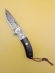Cuchillo Plegable de Acero de Damasco SHARP POINT TRADES, Hoja Recta de 0.5mm de Grosor, Apertura con Perilla, Mango de Madera - Product Image 4