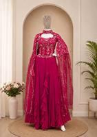 Ensemble indien pakistanais en soie rose, robe brodée de fils et de paillettes, bas de robe et dupatta à volants pour mariage et fête