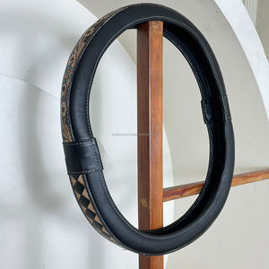 Accesorio Decorativo para Automóvil de Cuero Repujado con Diseño Floral y a Cuadros, Tendencia 2025, Funda para Volante de Automóvil Antideslizante de Cuero Vacuno Genuino - Product Image 5