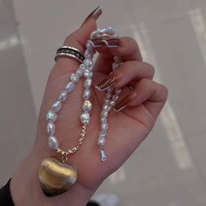 Korean Style Retro Elegant Women's <b>Necklace</b> Irregularly Shaped <b>Pearl</b> with <b>Heart</b>-Shape Cool Collarbone Pendant <b>Necklace</b> - Product Image 1