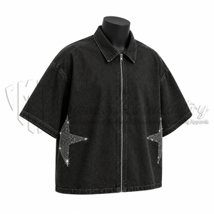 Veste chemise zippée à manches courtes en jean noir pour homme, style streetwear oversize, détail poche ornée de strass, vêtement décontracté personnalisé et tendance - Product Image 3