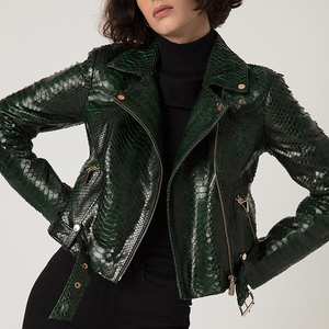 Chaqueta de Invierno para Mujer, Estilo Motero, de Cuero Genuino con Grabado de Piel de Serpiente Verde, Resistente al Viento, con Cierre de Cremallera, Cuello Extendido y Manga Larga - Product Image 2