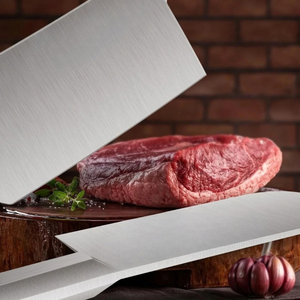 Couteau à viande en métal argenté avec lame large et arrondie pour hacher la viande et préparer les aliments en cuisine - Product Image 6