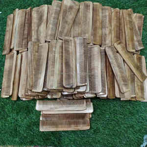 Peigne à cheveux en bois de neem naturel 17 cm, fait main, antistatique, écologique, pour hommes et femmes, prix de gros - Product Image 6