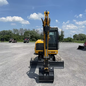 Mini-excavatrice d'occasion 2023 50Z-1 ; Cabine climatisée ; Chenilles ; Lame de bulldozer standard ; Steelwrist ; Godet de 24 pouces - Product Image 1