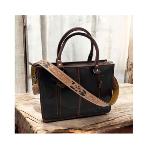 Bolso Tote de Cuero Estilo Western con Diseño Floral Grabado a Mano, Bolso de Hombro con Correa Ajustable y Extraíble, Estilo Vaquero para Viaje - Product Image 2