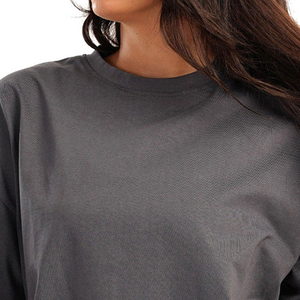 Camiseta de Mujer con Corte Cuadrado Personalizado, Proveedor OEM, Camiseta de Manga Corta Relajada, Colores y Logotipo Personalizados Disponibles - Product Image 4