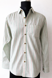 Camisa de algodón a rayas con estampado a mano |   Camisa Verde y Blanca con Botones |   Camisa Unisex Hecha a Mano por Artesanos |   Top de Moda Sostenible - Product Image 6