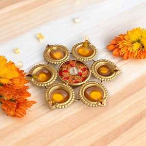 Ensemble de bols Urli en métal de haute qualité, porte-bougie chauffe-plat, Urli Diya, Diwali et autres porte-bougies pour la décoration festive de la maison - Product Image 1