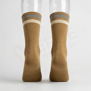 Chaussettes pour hommes, couleur unie, tricotées, motif rayé, style classique, usage quotidien, couleur beige avec rayures grises et beiges - Product Image 2