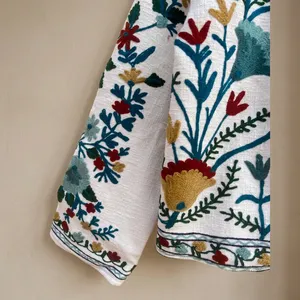 Veste blanche Suzani brodée à la main, motif floral ethnique, veste unisexe pour hommes et femmes, fabricant et fournisseur en gros, qualité supérieure - Product Image 5