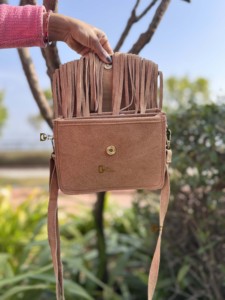 Hair on Hide Fur Leather Fringe Sling Monedero Elegante Multi Usos Crossbody Nuevo diseñador Multi Usos Mujeres Sling Monedero - Product Image 5