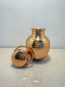 Botella de Agua de Cobre Puro Hecha a Mano, 100% Hermética, Recipiente de Cobre de Lujo con Forma de Manzana y Asa Portátil - Product Image 2