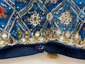 Chaniya Choli de Seda Real Rusa con Bordado a Mano con Espejos, Dupatta de Chinnon, Diseño de Diseñador, para Bodas y Navratri, para Mujer - Product Image 5
