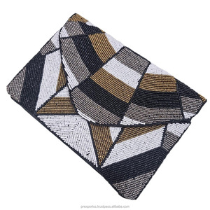 Bolso de Mano Tipo Clutch con Cuentas Geométricas, Bolso de Noche Hecho a Mano, Diseño de Lujo en Negro, Blanco y Dorado, Personalizado para Bodas y Fiestas - Product Image 1