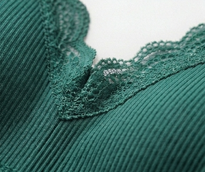 Ensemble soutien-gorge sans armatures et culotte hipster vert émeraude pour femme, en dentelle, sans couture, taille mi-haute, en coton tricoté et élasthanne - Product Image 6
