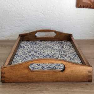 Plateau de rangement rectangulaire en bois, motif bleu et blanc, design classique, finition vernie, passe au lave-vaisselle, multifonctionnel pour la cuisine - Product Image 2