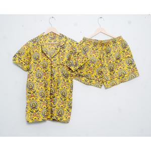 Pyjama moderne pour femme en coton et dentelle, à manches courtes, col en V, imprimé floral, respirant, lavable, coupe trapèze, sexy, pour club de nuit, avec cordon de serrage - Product Image 3