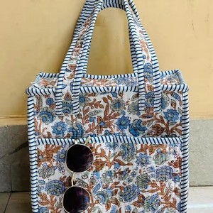 Bolso tote de tela acolchada de diseño con estampado floral, de algodón suave, gran capacidad, informal, para viaje, para mujer. - Product Image 1
