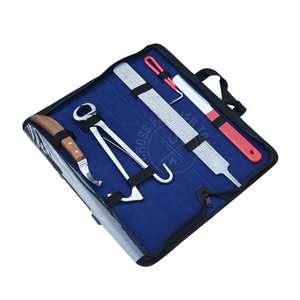Kit d'outils de fermeur robuste avec grattoir à sabots, lime à sabots, cisaille à sabots pour poulains, couteau à sabots à lame en D et couteau à sabots antidérapant, dans un étui - Product Image 1