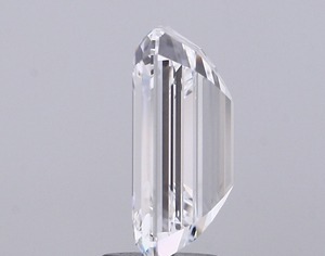 Diamant blanc de laboratoire de 3,53 carats, couleur E, taille émeraude, sans défaut, avec une excellente finition, idéal pour des créations de haute joaillerie rares. - Product Image 3