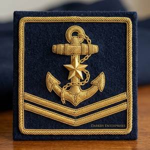 Parche Bordado a Mano de Primera Calidad con Hilo de Oro, Águila Azul Marino Oscuro con Escudo, Estrellas, Flechas y Dos Chevron, Personalizado para Coser - Product Image 2