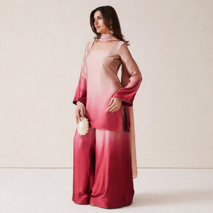 Conjunto de Túnica y Pantalones Palazzo Radiance Ombre de Mezcla de Seda |   Elegante Traje de Fiesta con Degradado Marrón Champán, Cuello Cuadrado y Largo hasta el Suelo - Product Image 2