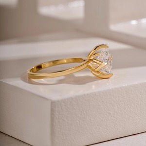 Elegante Anillo de Compromiso con Diamante Cultivado en Laboratorio, Corte Princesa, Joyería Fina con Certificación IGI y Claridad VVS para Mujer - Product Image 5