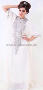 Kaftan estilo Mosca de mantequilla blanca perla con bordado de plata en el frente con trabajo de cuentas brillantes - Product Image 2