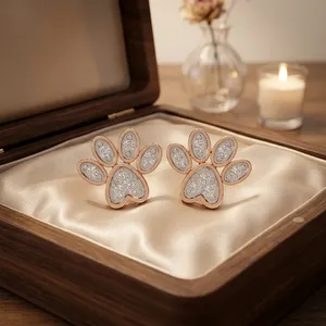 Pendientes de tuerca con huella de pata de diamante, para amantes de mascotas y animales, pendientes de recuerdo, con diseño de garra de gato y pata de perro, con pavé, minimalistas y delicados - Product Image 1