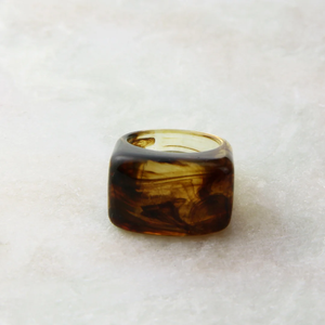 Anillo de Resina Artística de Banda Ancha, Anillo de Sello Pulido con Diseño de Tortuga y Ámbar, Temática de Ángel, Joyería de Moda Casual Unisex de Tendencia - Product Image 2