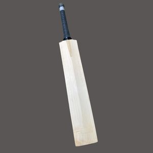 Batte de cricket professionnelle en saule anglais, logo personnalisé, légère, pour droitier, haute performance, avec housse pour jeu polyvalent - Product Image 6