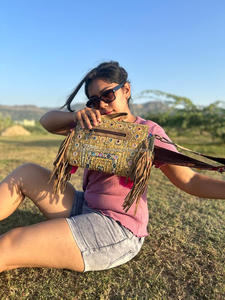 Nouveau concepteur fait à la main indien Rajasthani femmes Tribal couleur coton tissu Boho Hippie daim cuir frange gland Banjara sac à main - Product Image 4