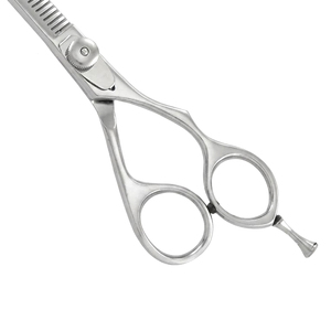 Ciseaux professionnels pour la retouche des cheveux, en acier inoxydable, 30 dents, pointe arrondie, manche moyen, pour droitiers, usage en salon, fabriqué au Pakistan - Product Image 5