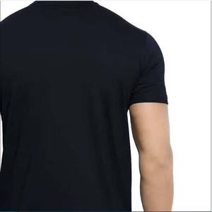 เสื้อยืดคอกลมแขนสั้นสีดำสำหรับผู้ชาย ทรงเข้ารูป สีพื้น สปอร์ต ผ้าถัก แห้งเร็ว โพลีเอสเตอร์ 100% - Product Image 6